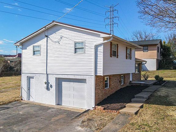 2nd image of 1660 Rolling Brook Dr NE