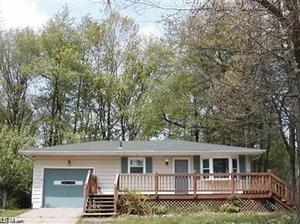 369 W House Dr, Akron, OH 44319