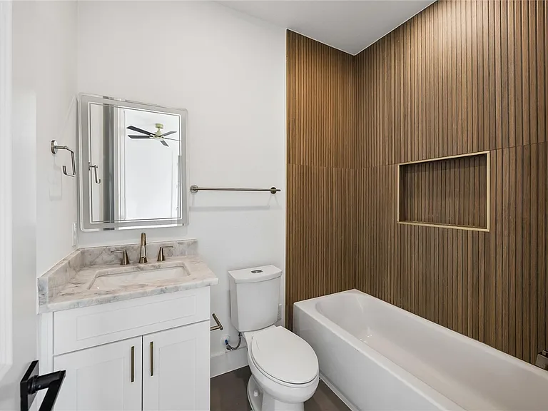 1032 W 17th St #A — Photo 30