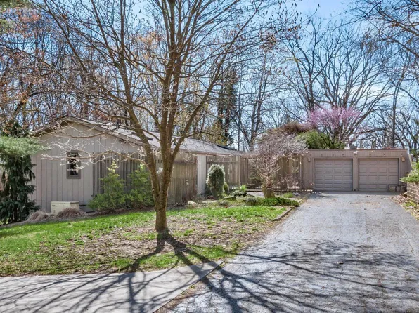 560 Queens Dr S, Newark, OH 43055