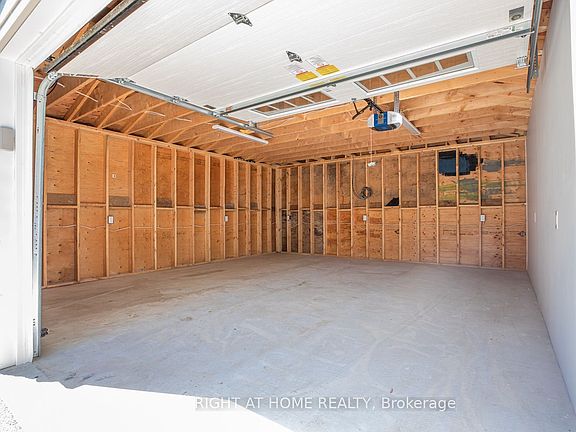 2nd image of 32 Varsity Rd