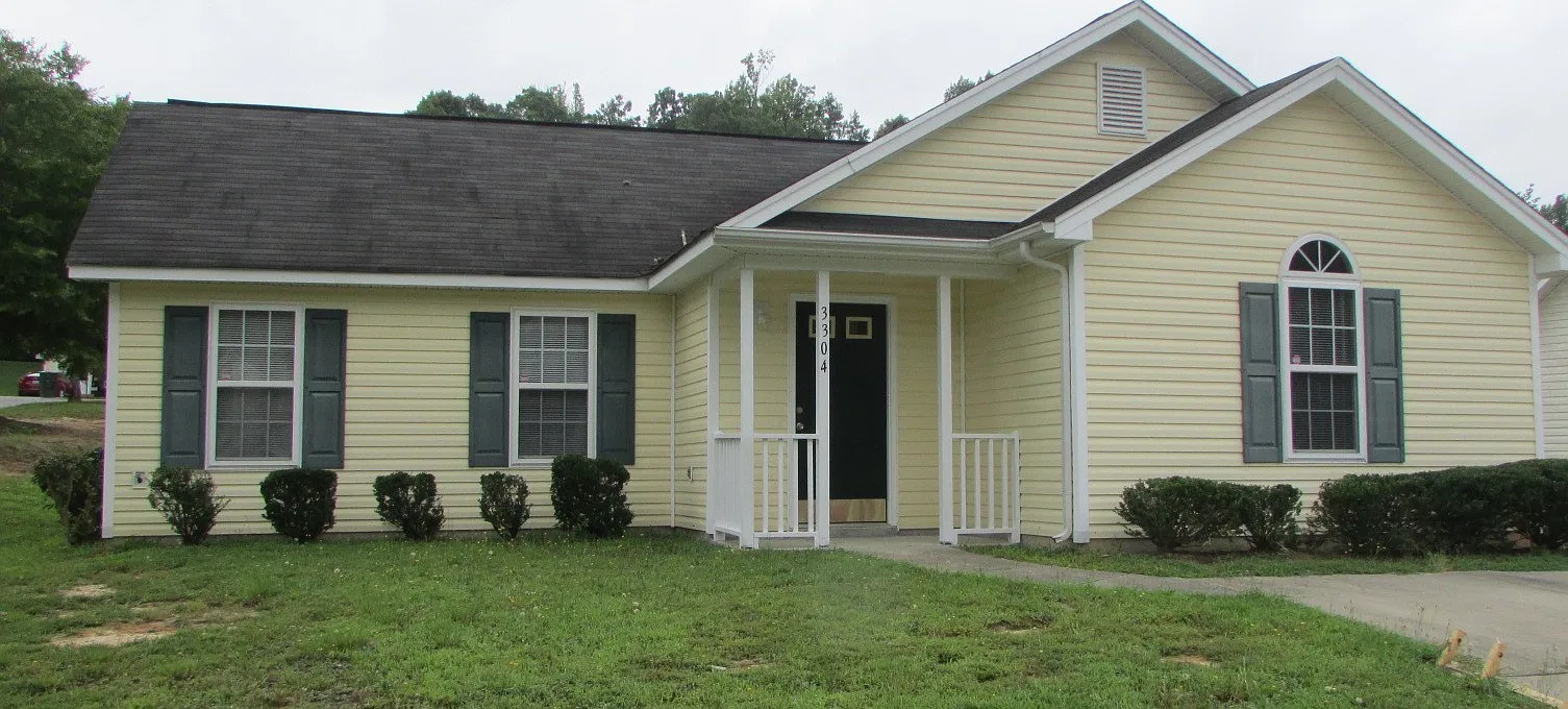 Available Now ! 3BR 2BA Home With Vaulted Ceilings — Photo 1