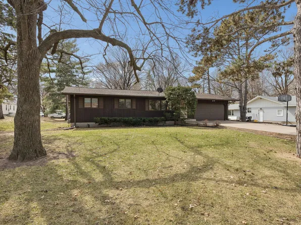 2740 Sherwood Rd, Mounds View, MN 55112