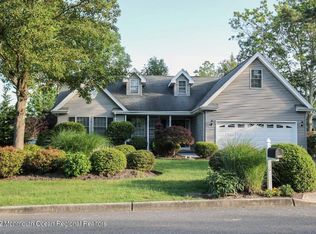 925 Painter Ln, Manahawkin, NJ 08050