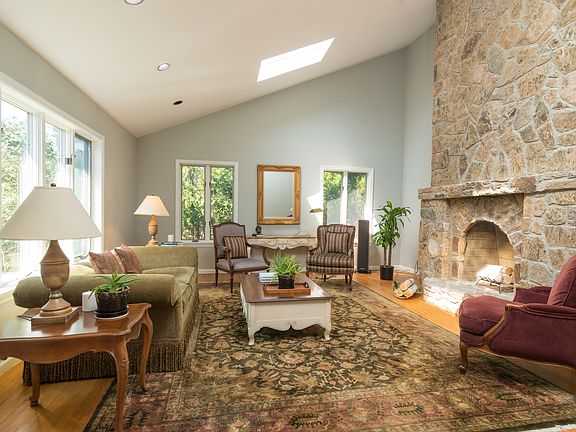 5th image of 61 Butterwood Ln W