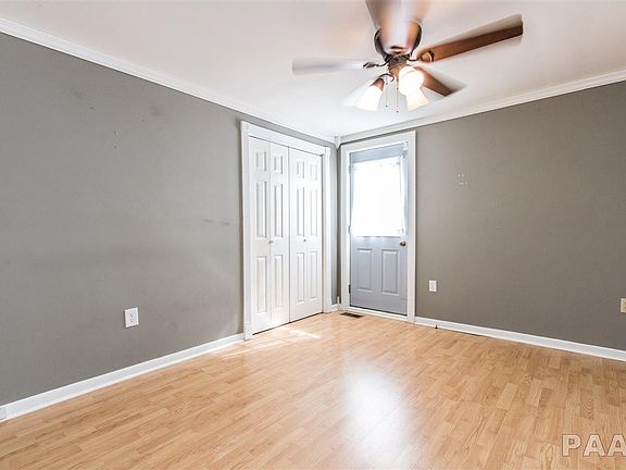 4th image of 202 S Pekin Ln
