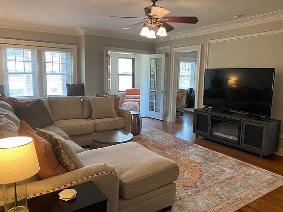 4th image of 807 W 48th St