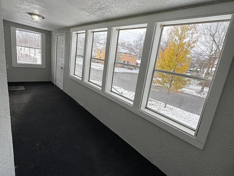858 Kalamazoo Ave SE — Photo 2