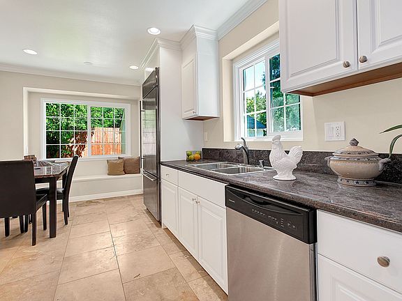 5th image of 2352 Ganesha Ave