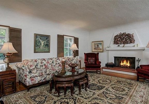 4th image of 4926 Hampton Rd