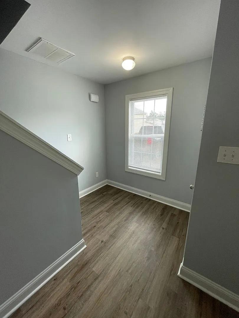 Like New Townhome! — Photo 2