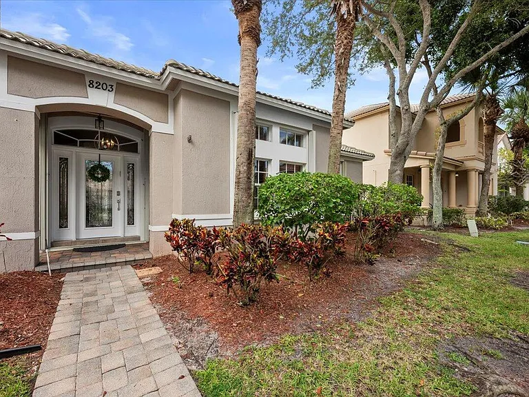 8203 Calterra Dr — Photo 28