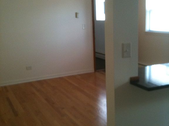 3rd image of 1238 Elgin Ave