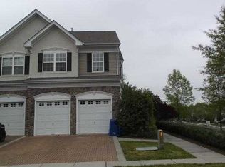 2 Yorkshire Ln, Mount Holly, NJ 08060