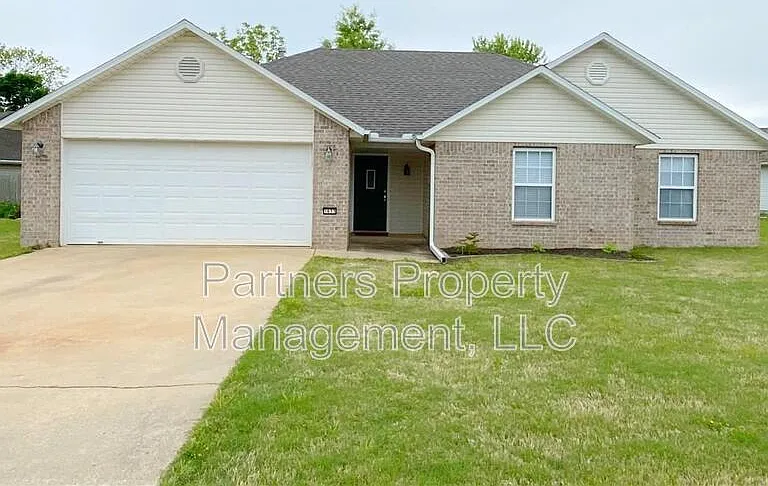 1633 S Tally Ho Dr — Photo 1