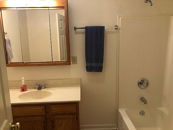 Hallway full bathroom 