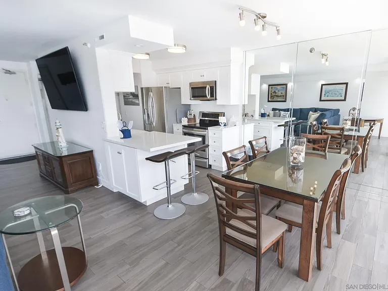 1710 Avenida Del Mundo #105 — Photo 4