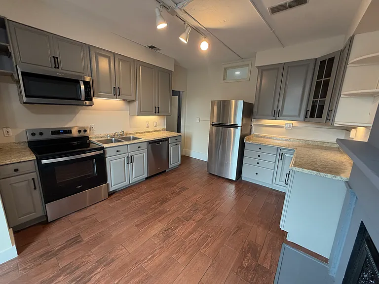 193 E Main St — Photo 9