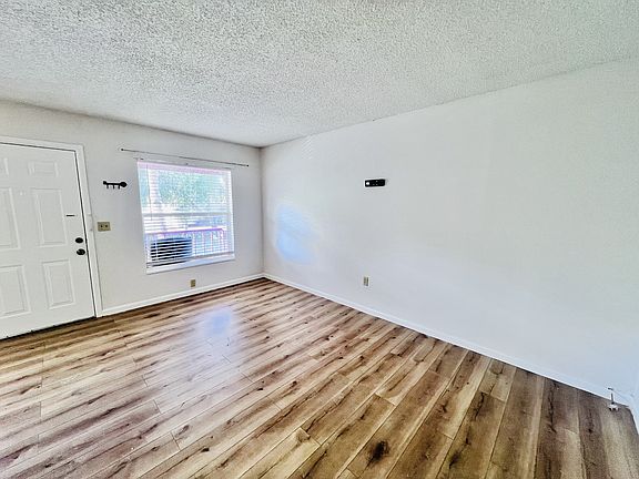 4th image of 1802 Barton Dr APT 5