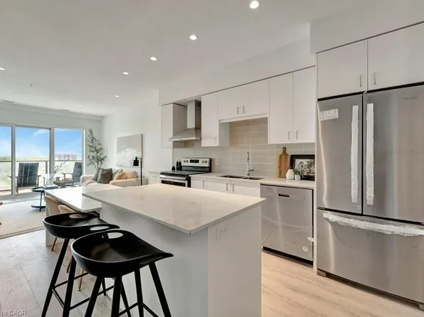 15 Glebe St #1511, Cambridge, ON N1S 0B7