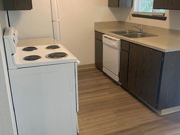 4th image of 2536 42nd Ave SE #8683676