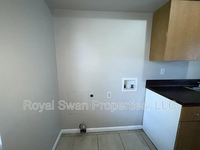 124 Rebecca Ln — Photo 8