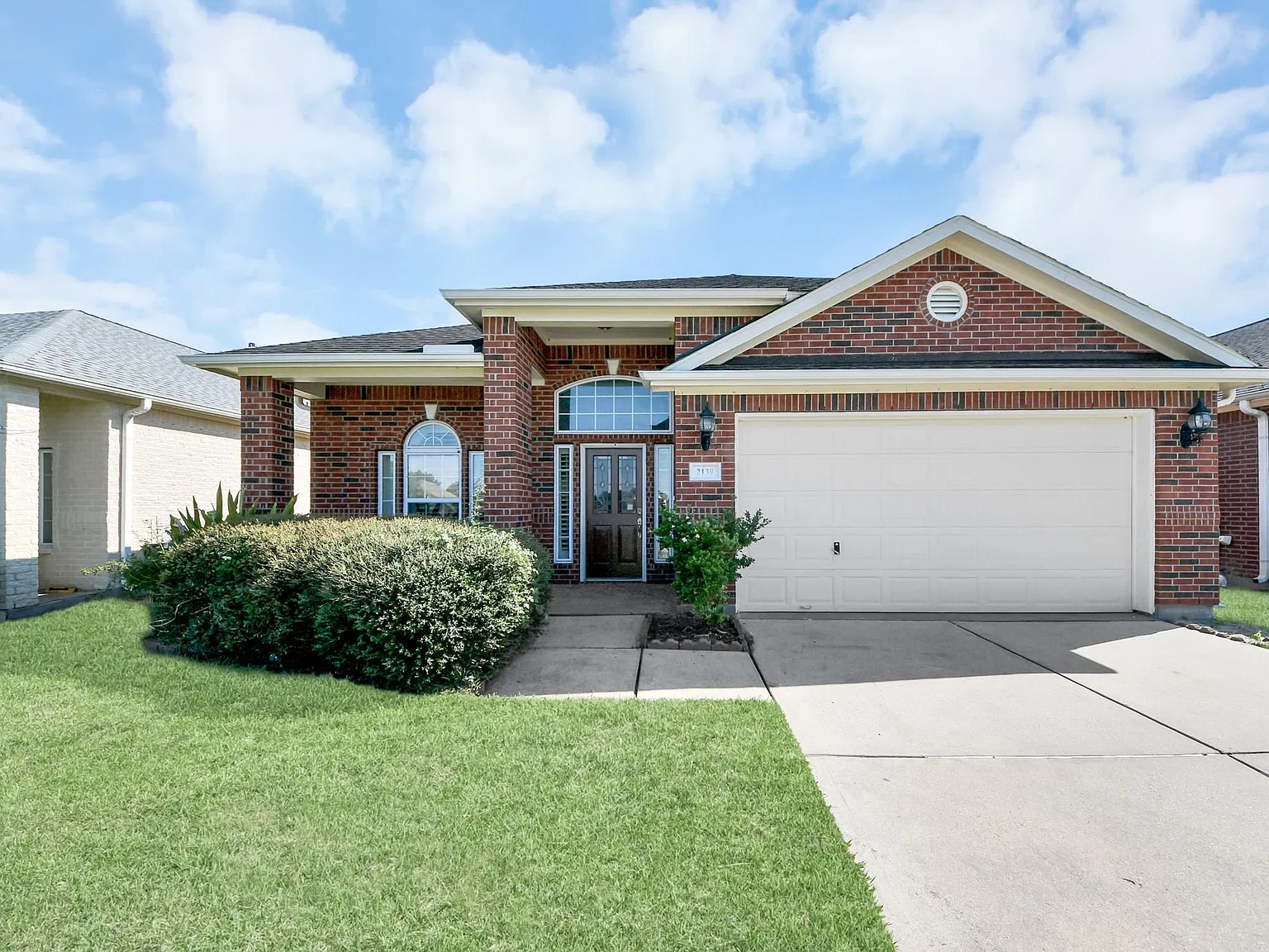 3 bed, 2.5 bath, 2271 sqft, $2,300 — Photo 1