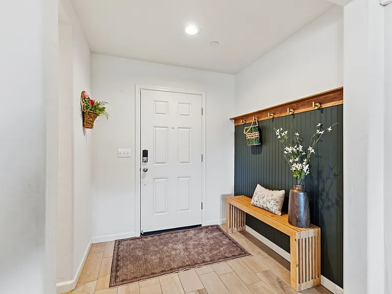 2131 W Ambassador Way — Photo 3