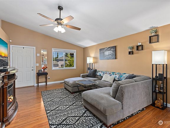 5th image of 4713 60th Drive NE