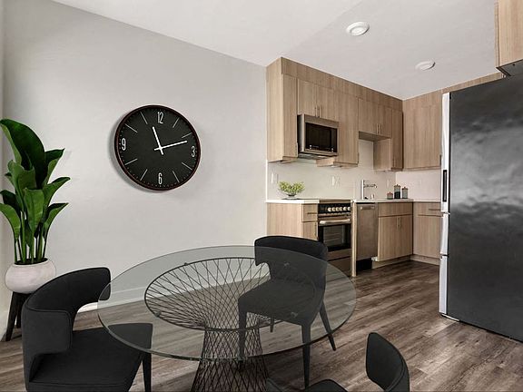 3rd image of 444 28th St #444-008