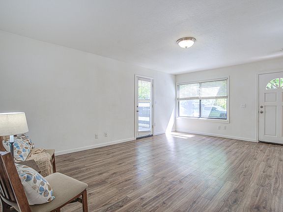 3rd image of 940 Eugene Ave