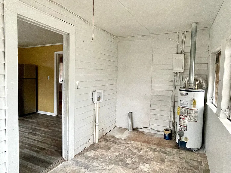 255 Highview St — Photo 10