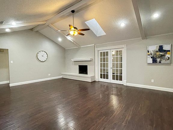 5th image of 2103 Castle Oaks Dr
