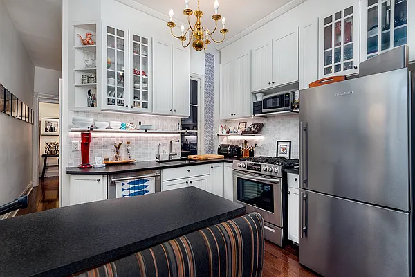 Sold by Century 21 Metropolitan | media 27