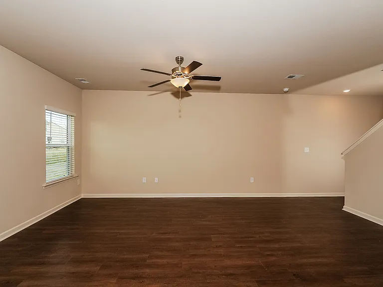 535 Clover Cir — Photo 4