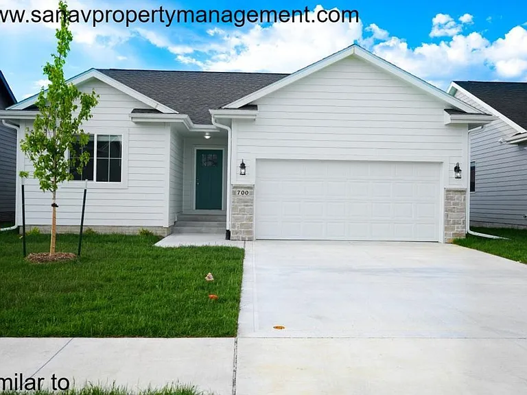 700 SE Mesa Dr — Photo 1