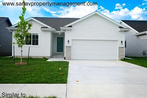 700 SE Mesa Dr Photo 1