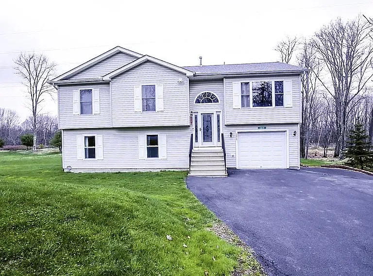 1019 Cricket Ln — Photo 1