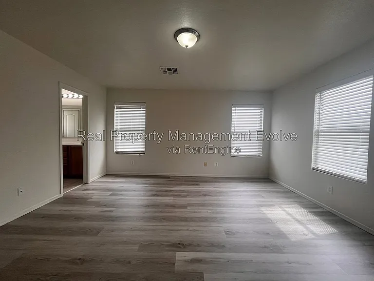 9503 N 82nd Ln — Photo 11