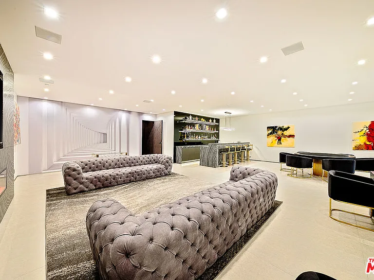 128 N Laurel Ave — Photo 48