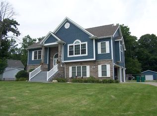 297 Lincolnwood Dr, Valparaiso, IN 46383