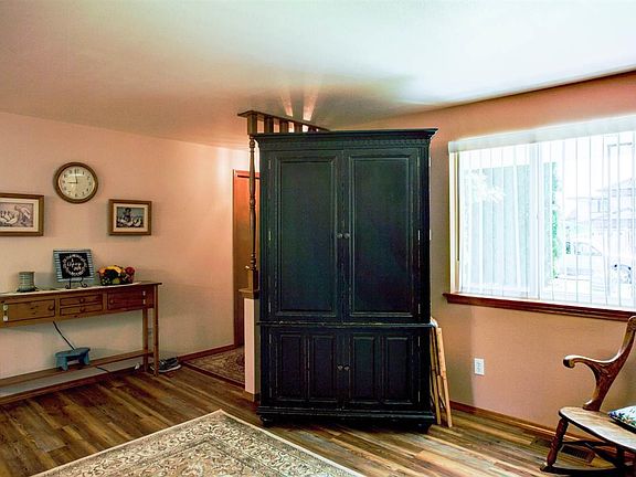 5th image of 1509 Rimrock Ave