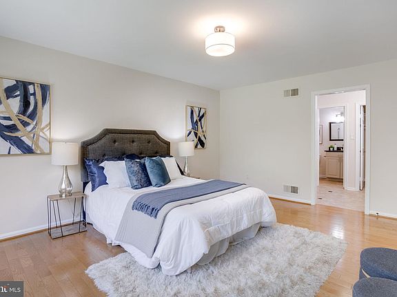 4th image of 10518 Meadow Bridge Ln