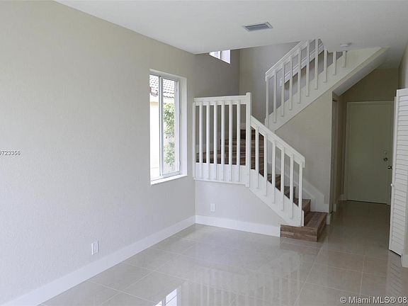 5th image of 706 San Remo Dr