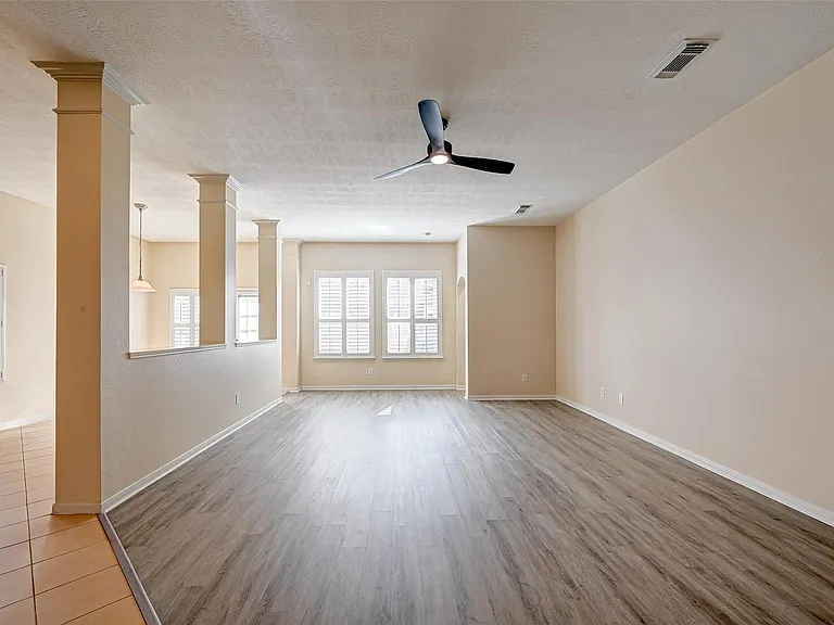 6923 Grants Hollow Ln — Photo 12
