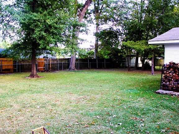 4th image of 2108 Cottonwood Dr