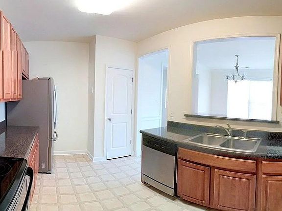Kitchen open to the Dining Room - Stainless Steel Dishwasher, Microwave, Oven with Ceramic Cooktop and Refrigerator