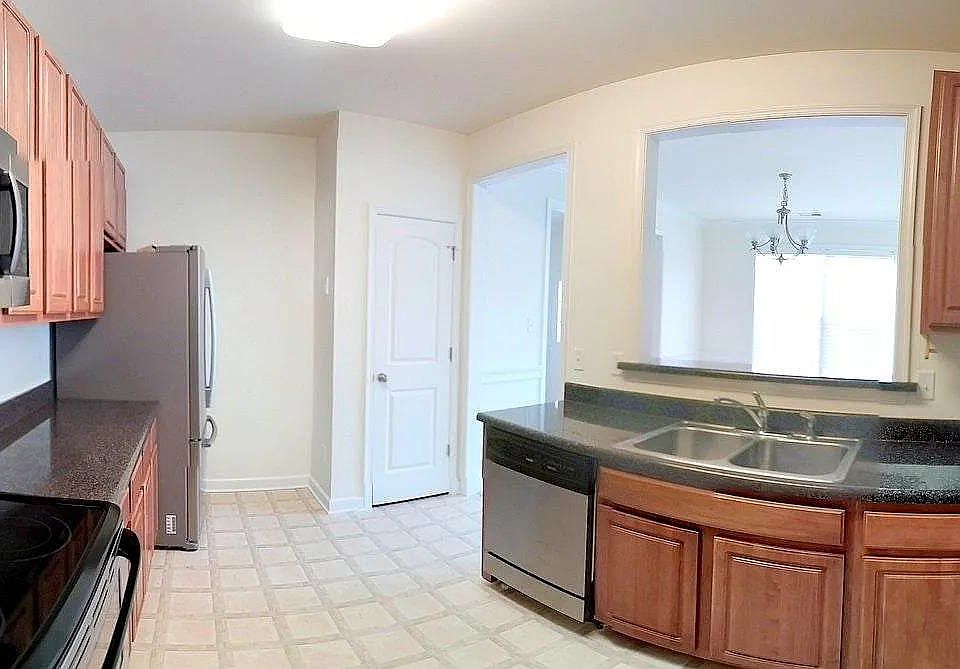 Kitchen open to the Dining Room - Stainless Steel Dishwasher, Microwave, Oven with Ceramic Cooktop and Refrigerator