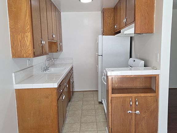 5th image of 532 E Verdugo Ave