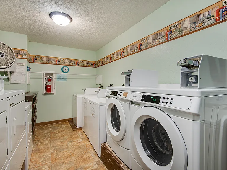 Marshall Square Apartments — Photo 14